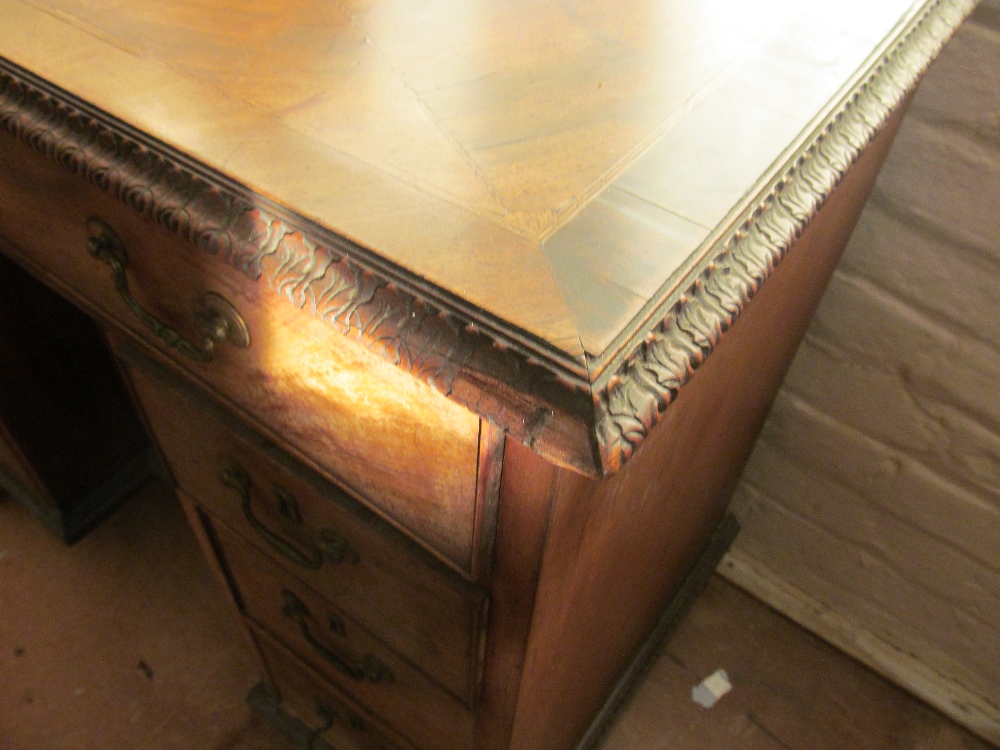 A Georgian mahogany kneehole desk - Image 3 of 7