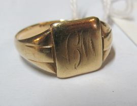 A 9ct gold signet ring 6g