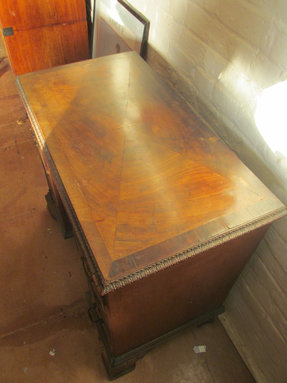 A Georgian mahogany kneehole desk - Image 4 of 7