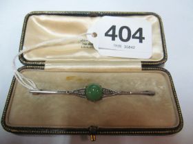 An Art Deco bar brooch with green cabochon stone (i.c)