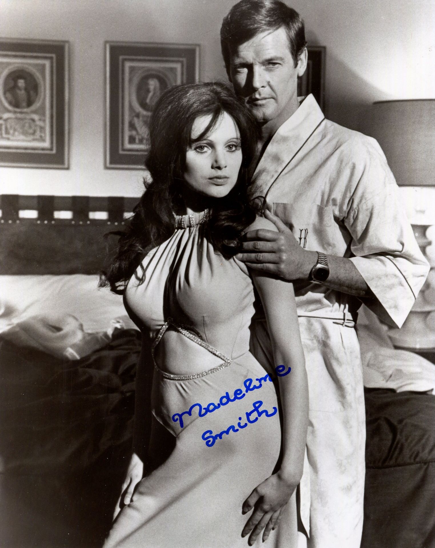 BOND GIRLS: An excellent selection of signed 8 x 10 photographs by various actresses who have - Bild 8 aus 8