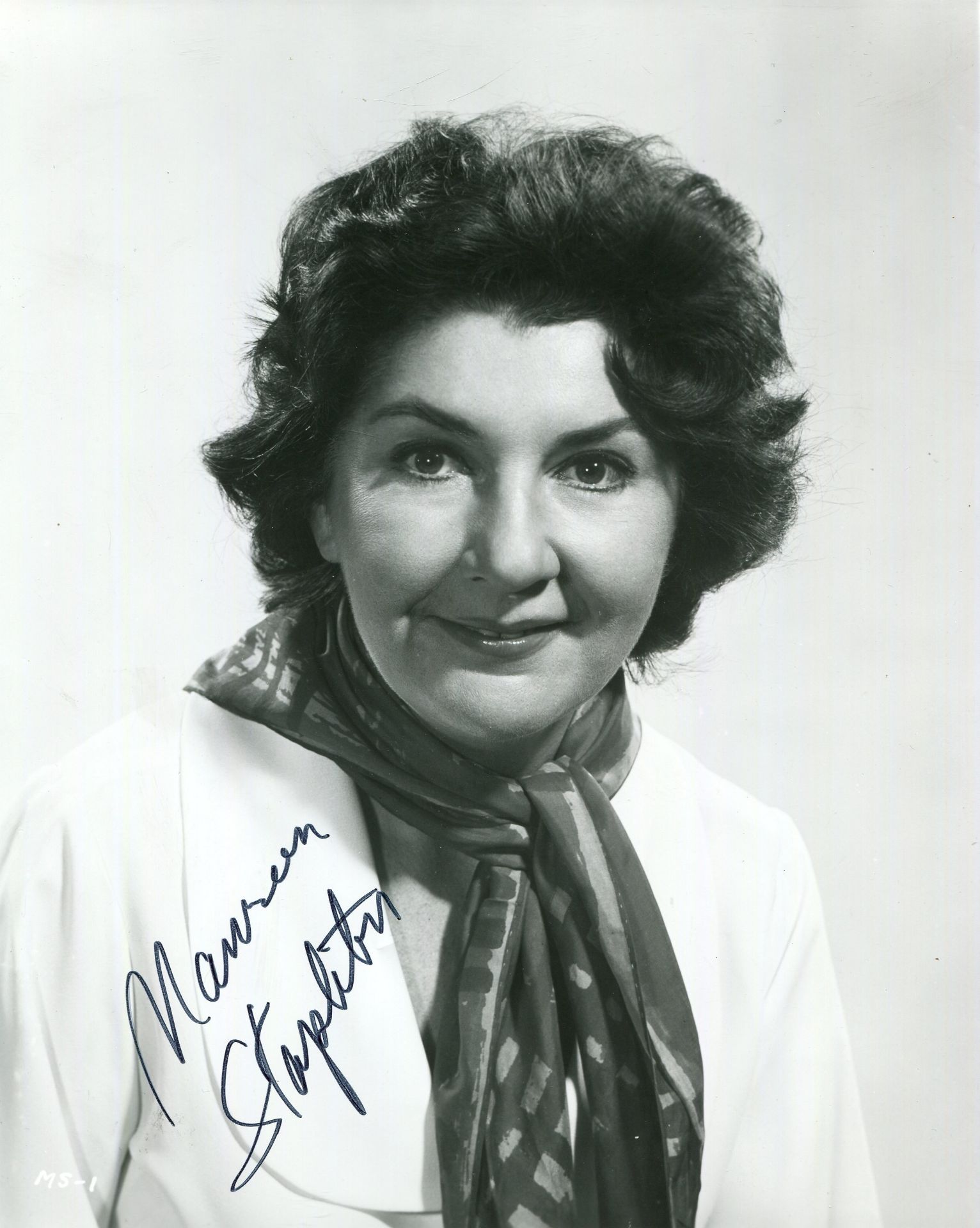 STAPLETON MAUREEN: (1925-2006) American actress, Academy Award winner. Signed 7.5 x 9.5 photograph