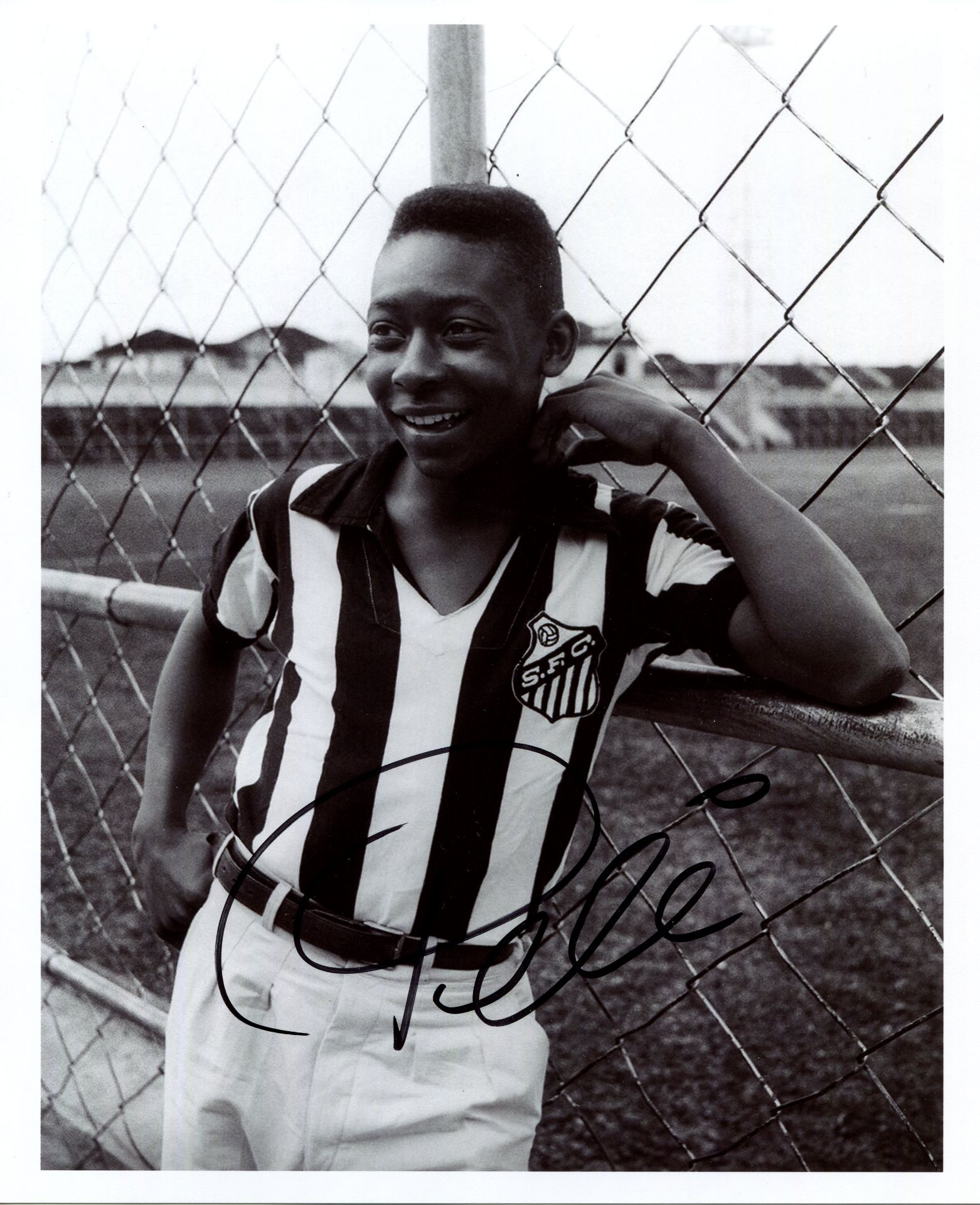 PELÉ: (1940-2022) Brazilian Footballer, widely considered as one of best players of all time. Signed