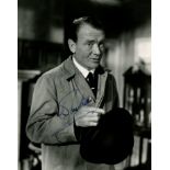 MILLS JOHN: (1908-2005) English actor, Academy Award winner. Signed 7.5 x 9.5 photograph of Mills