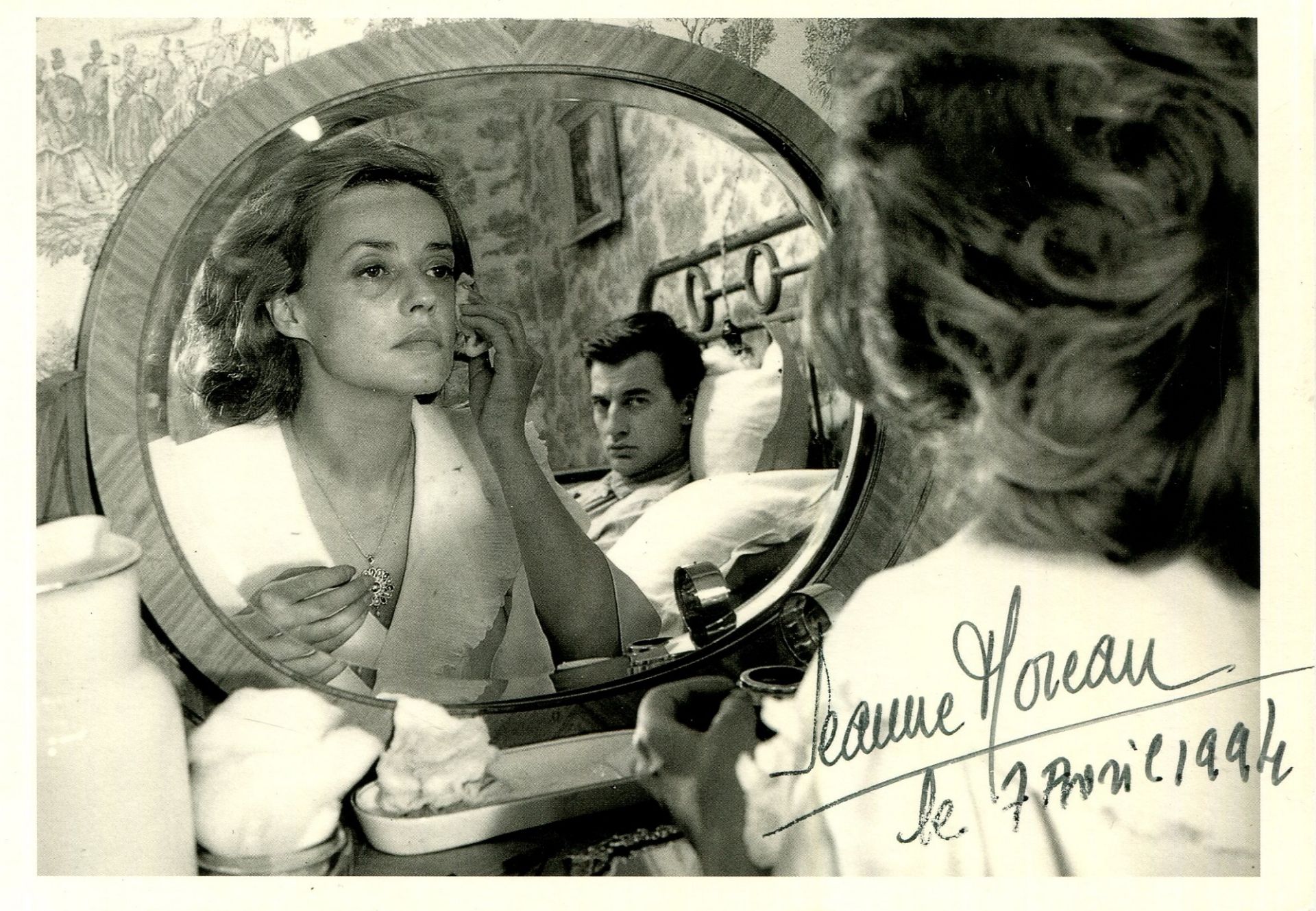 MOREAU JEANNE: (1928-2017) French Actress. A very attractive signed 6 x 4 photograph of Moreau, with