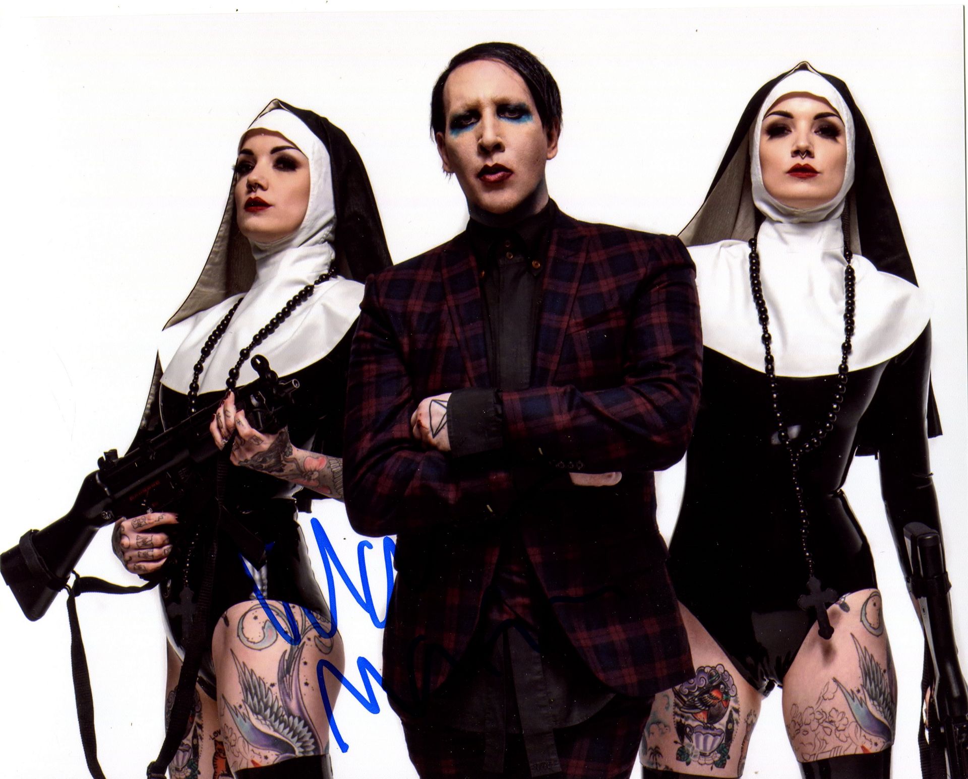 MANSON MARILYN: (1969- ) American Singer and Songwriter. Signed colour 10 x 8 photograph by