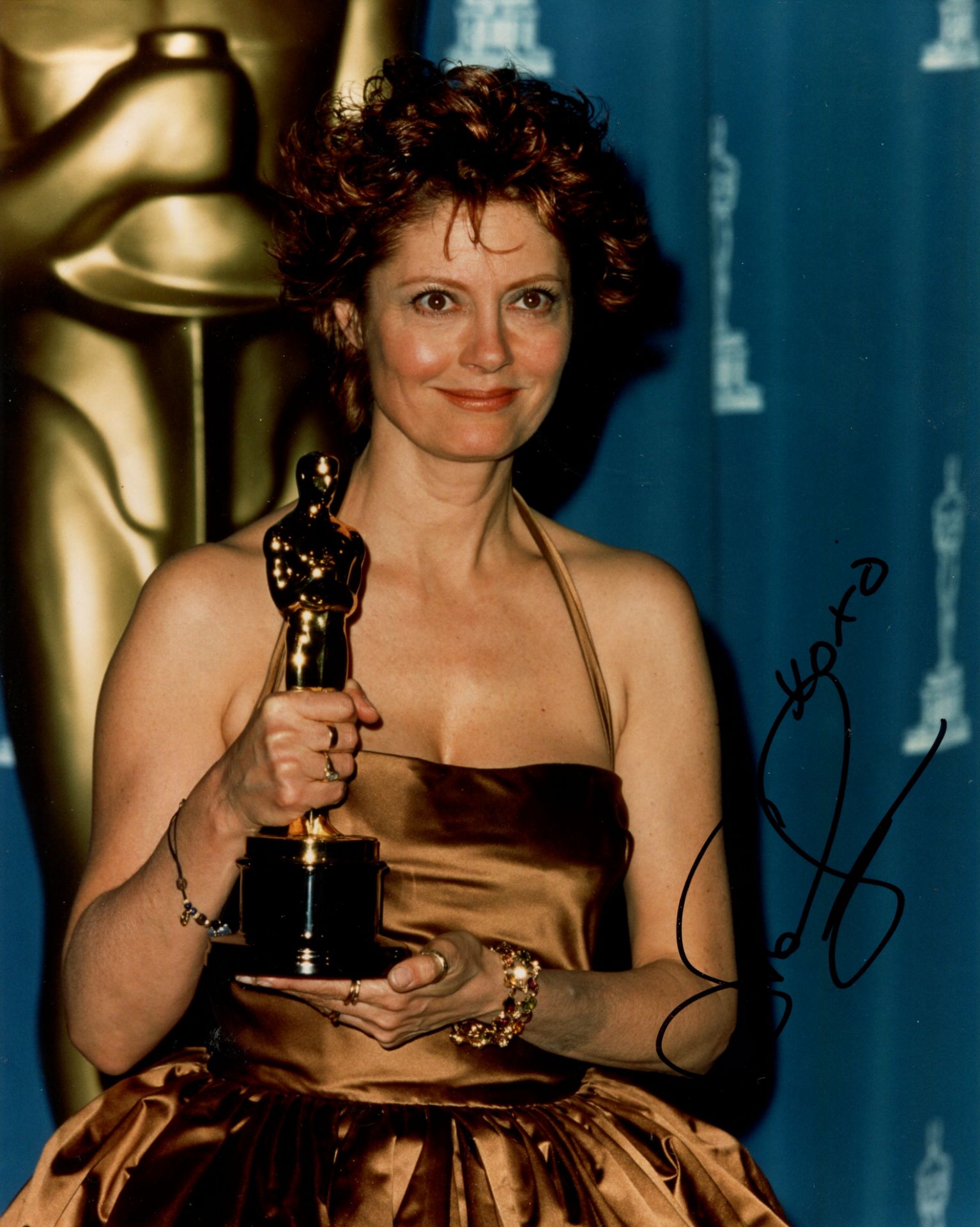 SARANDON SUSAN: (1946- ) American actress, Academy Award winner. Signed colour 8 x 10 photograph