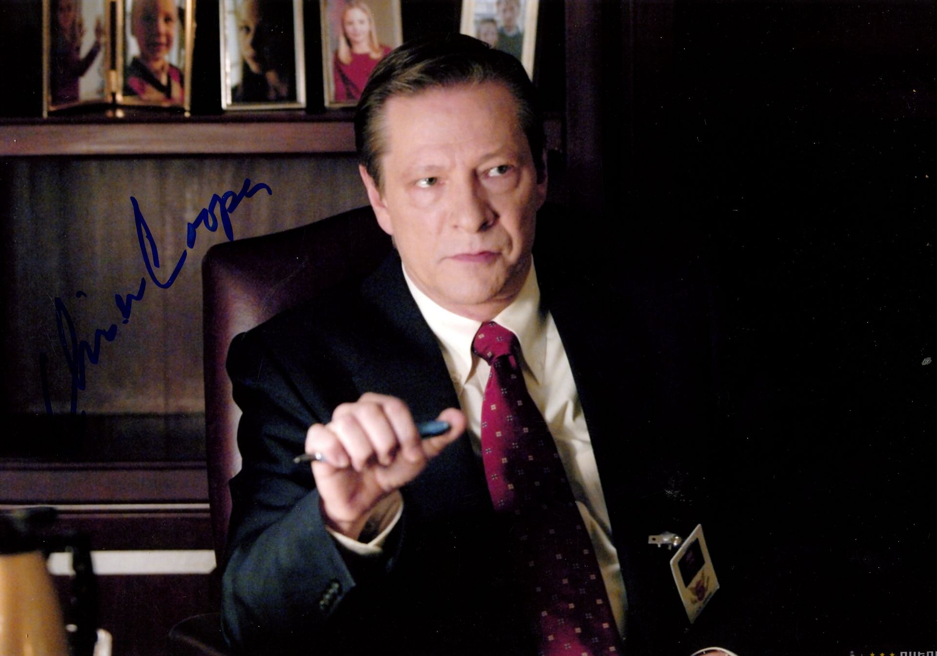 COOPER CHRIS: (1951- ) American actor, Academy Award winner. Signed colour 12 x 8 photograph of
