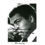 ALI MUHAMMAD: (1942-2016) American boxer, World Heavyweight champion. Signed 5 x 7 photograph of Ali