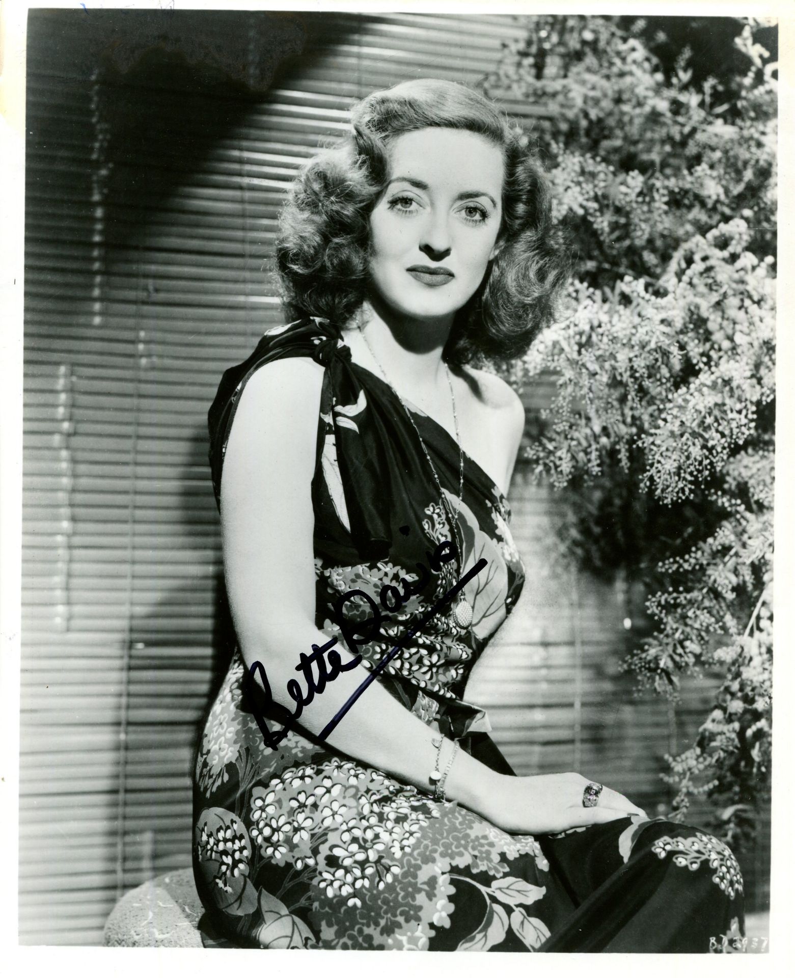 DAVIS BETTE: (1908-1989) American actress, Academy Award winner. Signed 8 x 10 photograph by