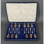A Set of Twelve London Silver Teaspoon with matching tongs within fitted case, 5oz