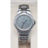 A Gucci 9040 M stainless steel cased wristwatch with papers and box