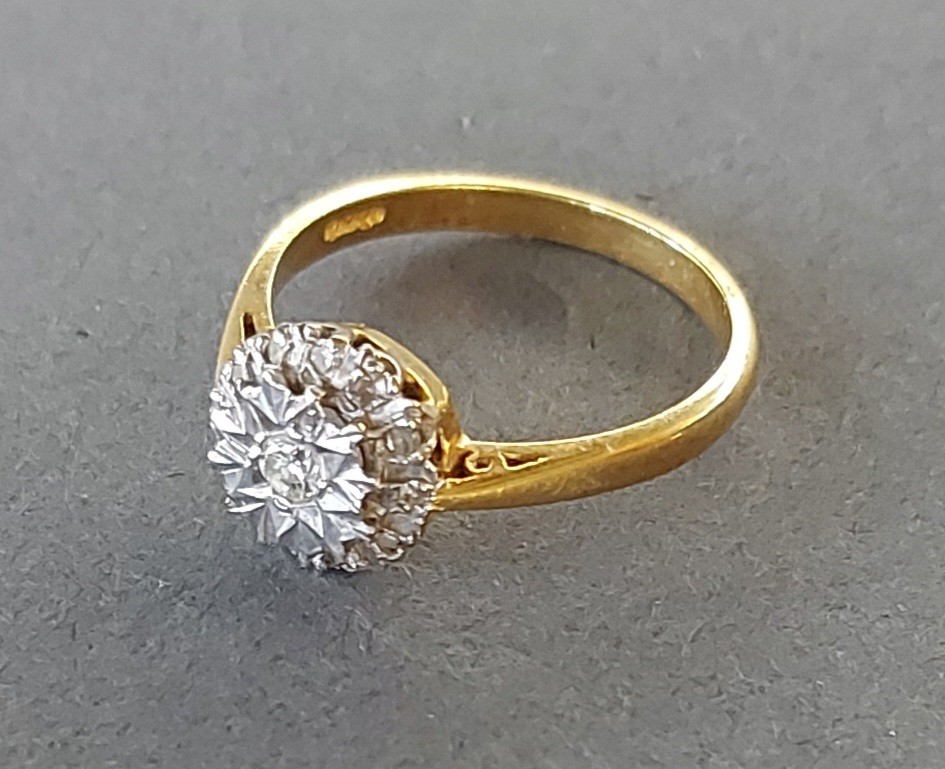 An 18ct gold diamond cluster ring, 3.4gms