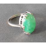 A 9ct white gold ring set Cabochon jade, 4.1gms