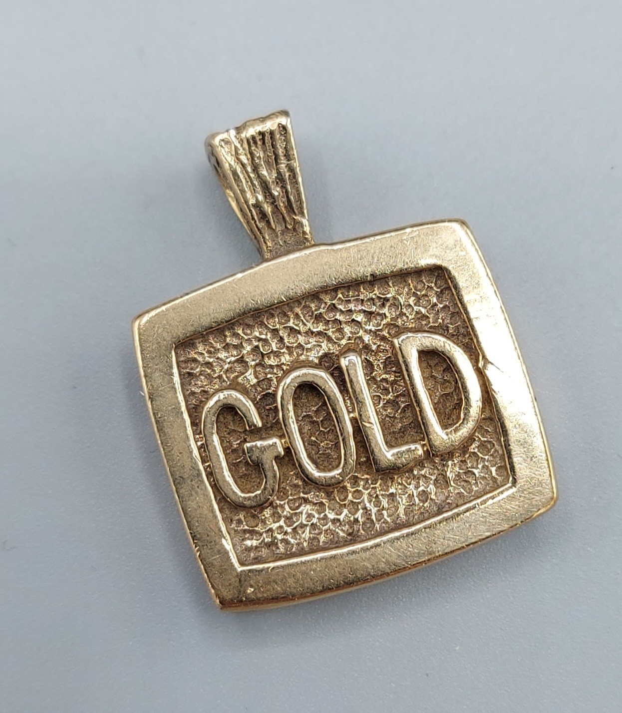 A 9ct gold pendant, 17.3 grams