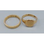 An 18ct gold signet ring, together with an18ct gold wedding band, 10.5gms