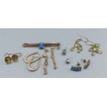 A 9ct gold bar brooch together with other 9ct gold jewellery, mainly earrings, 14.6gms