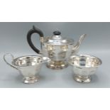 A Sheffield silver three piece tea service comprising teapot, sugar bowl and cream jug, 21ozs