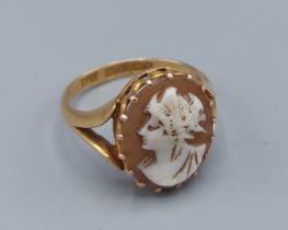 An 18ct gold ring set oval cameo, ring size Q, 5gms