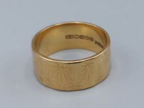An 18ct gold wedding band, 6.4gms