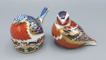 A Royal Crown Derby paperweight in the form of a Robin, together with another similar paperweight