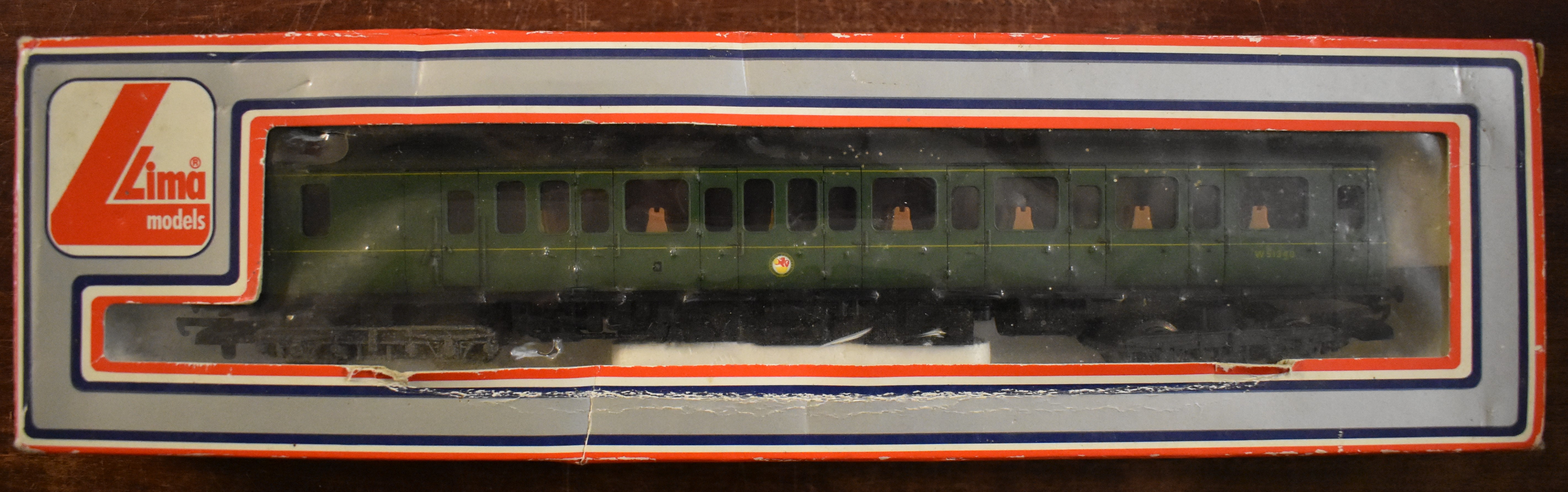 Lima Models Train Carriage Green 205137/MWG-box a bit worn other wise train carriage in very good