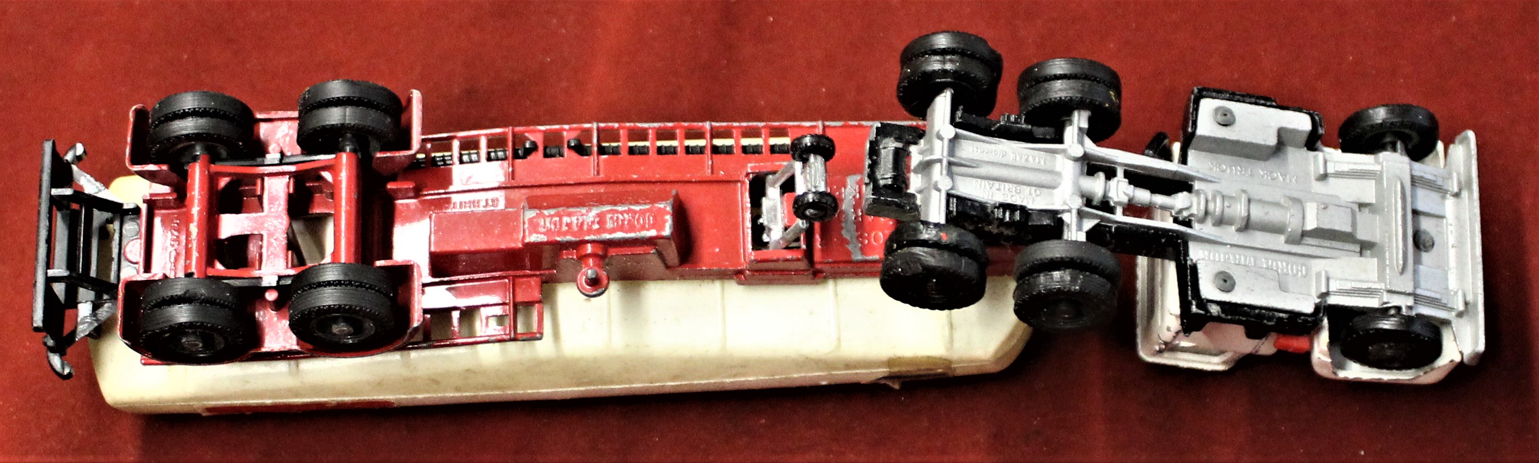 Corgi Major'-mack Gloster saro Esso petrol tanker-white and red-play worn no box - Image 2 of 3