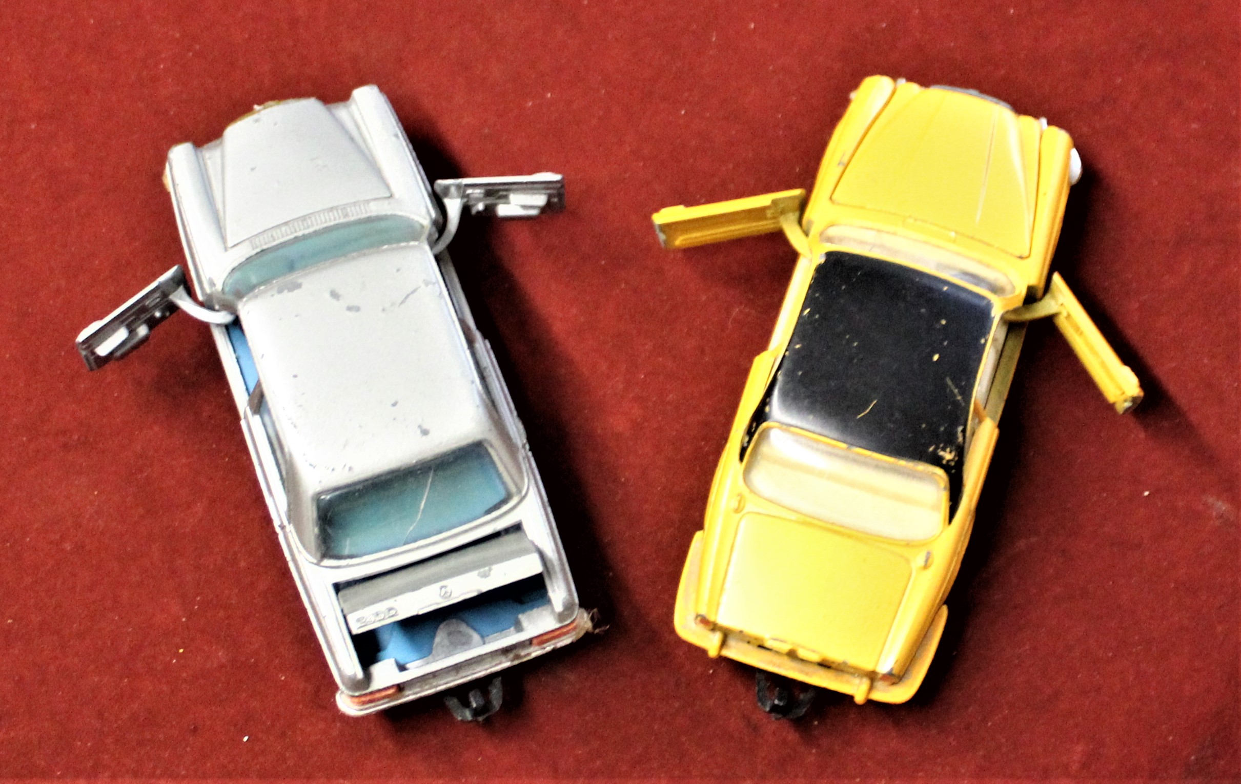 Corgi (2 cars) Mercedes-Benz model 240D silver-front and boot doors open-Jaguar XJ12C-metalic gold - Image 2 of 4