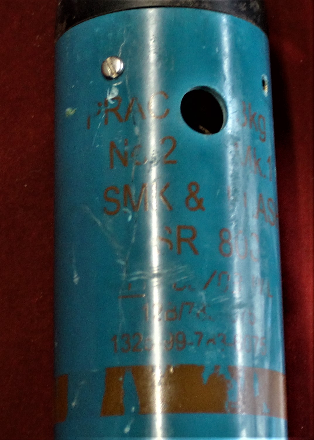 British 3kg Practice Smoke and Flash Bomb No.2 MK.1 SR 800, good stencilling, in used condition - Image 3 of 3