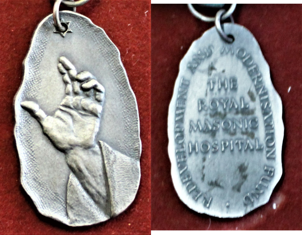 Masonic Jewel for the Royal Masonic Hospital "Redevelopment and Modernisation Fund" in white metal - Image 4 of 4