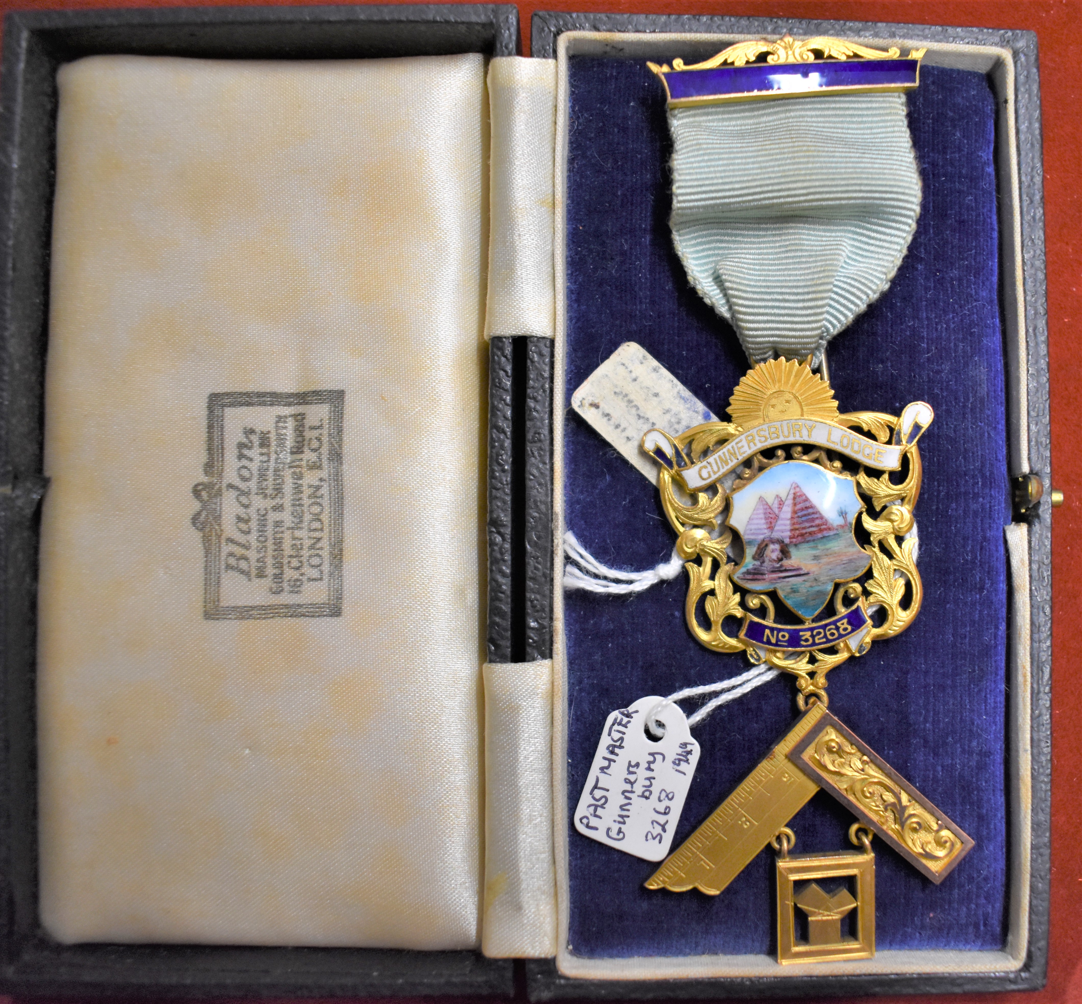 Masonic Past Masters Jewel for a member of the Gunnersbury Lodge No. 3268 in 9ct gold and enamel,