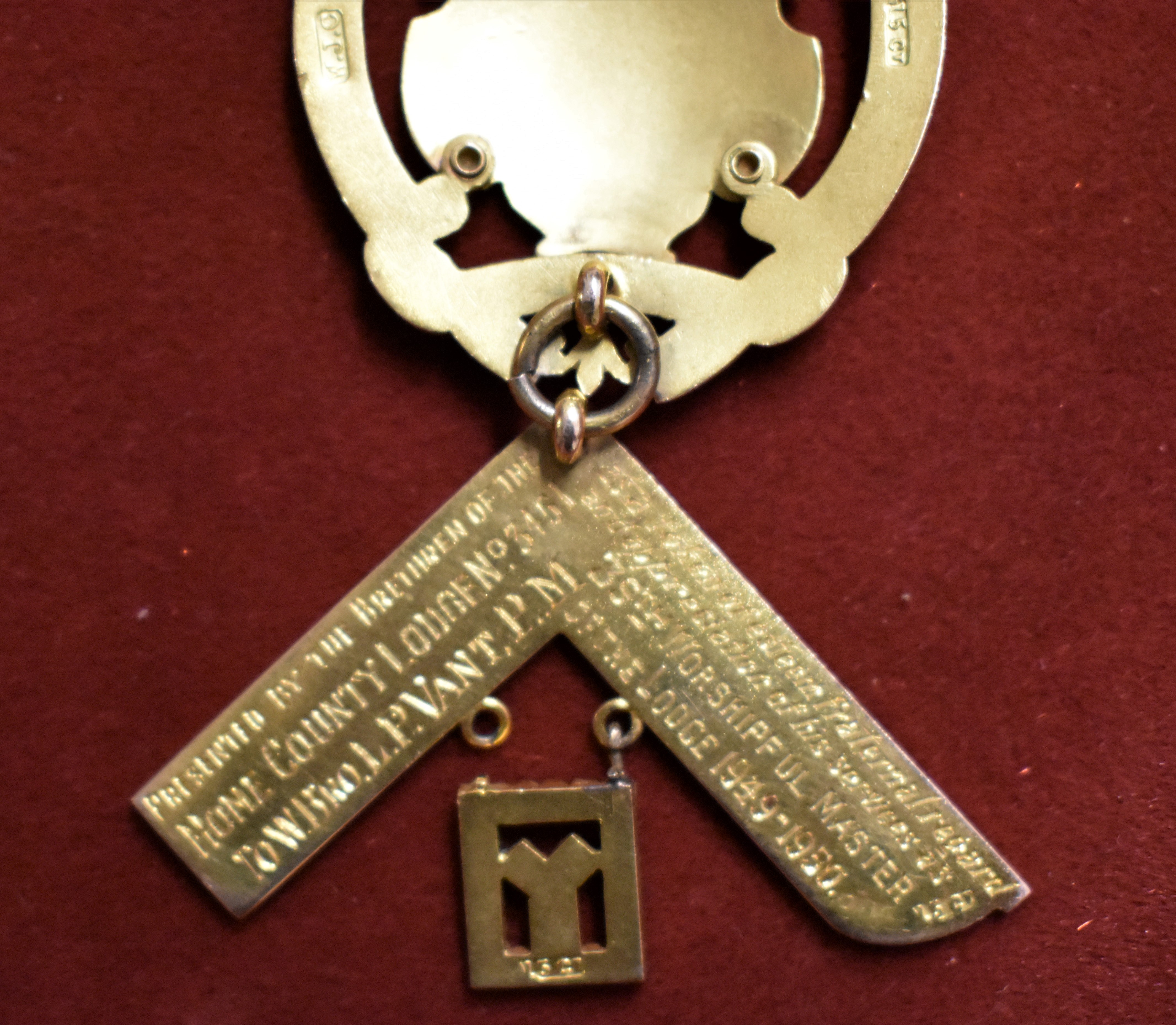 Masonic Past Masters Jewel for a member of the Home County Lodge No. 3451 in 15ct Gold and enamel, - Image 2 of 3
