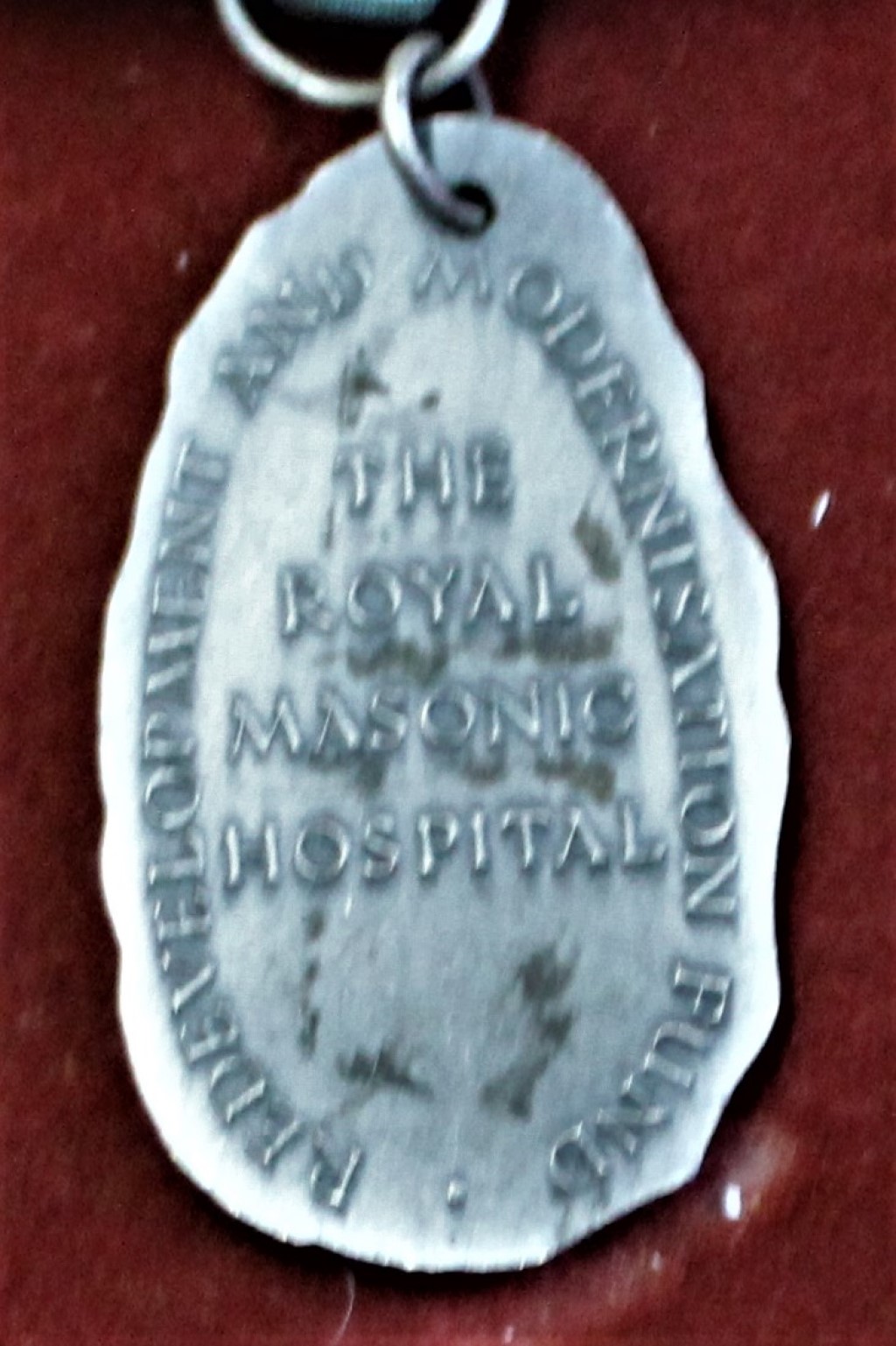 Masonic Jewel for the Royal Masonic Hospital "Redevelopment and Modernisation Fund" in white metal - Image 2 of 4
