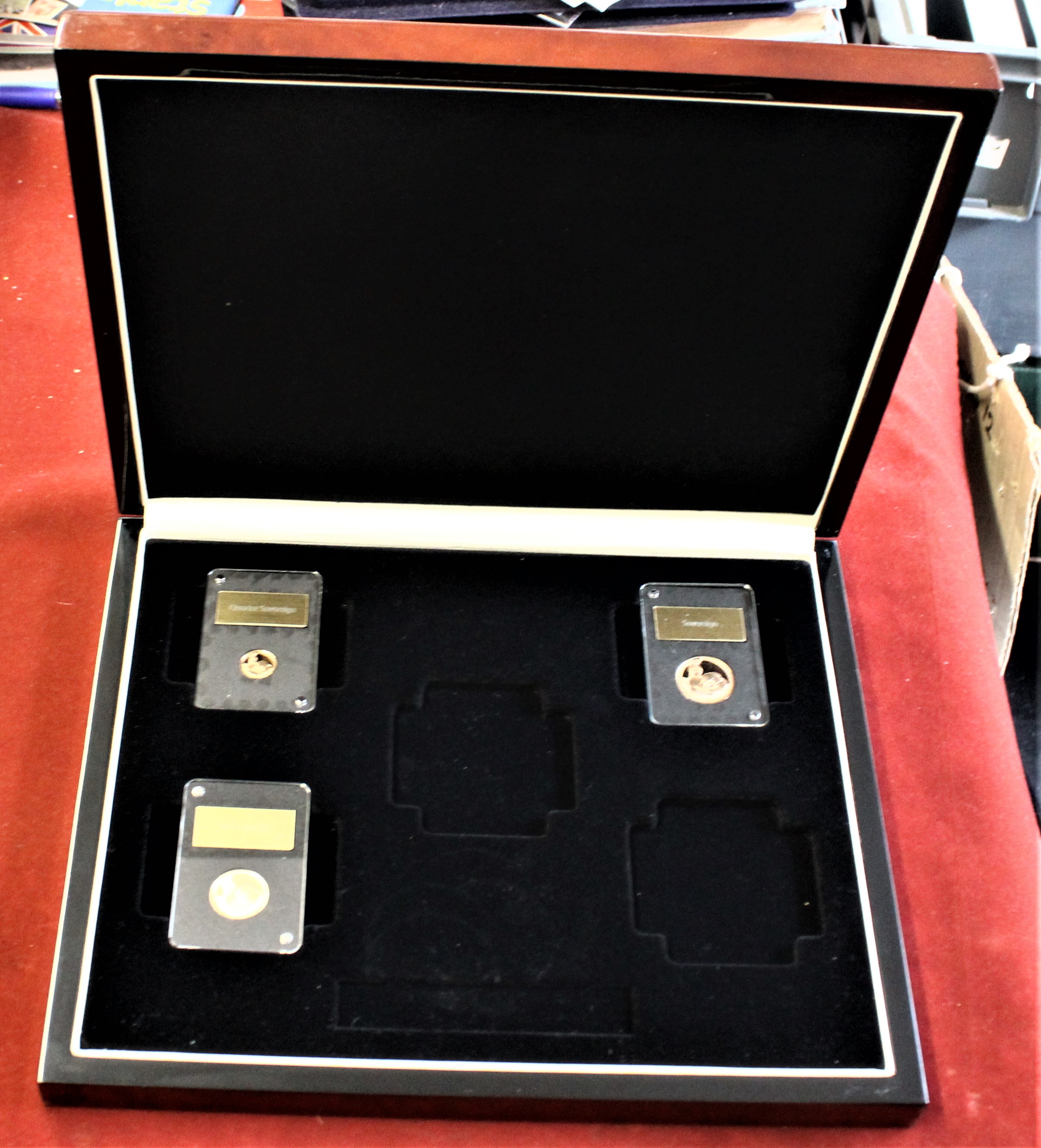 2018 WWI Centenary three Gold Coin Sovereign set in Gibraltar case, Proof with sovereign 7.98 grams,