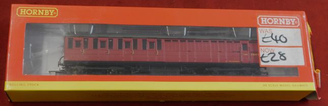 Hornby R4521B BR Gresley Suburban Lavatory Composite Coach 'E 88099 E'. Mint in box.