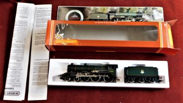 Hornby R060 BR Class B17 4-6-0 'Leeds United'. Mint in box
