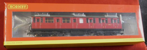 Hornby R4521 BR Gresley Suburban Lavatory Composite Coach E 88090 E. Mint in box.