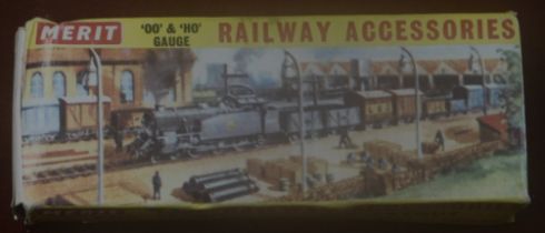 Merit Railway Accessories Large Packing Cases (3 pieces). Mint in box.