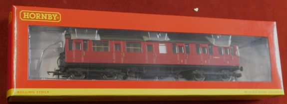 Hornby R4521 BR Gresley Suburban Lavatory Composite Coach E 88090 E. Mint in box.