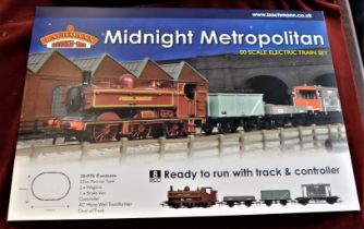 Bachmann Branchline 30-076 Midnight Metropolitan with 32-217-style London Transport maroon