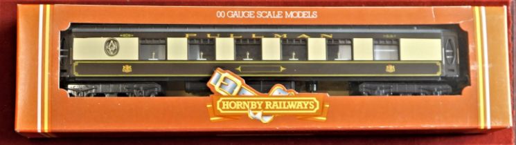 Hornby Pullman Coach 1st Class R233. Mint in box.