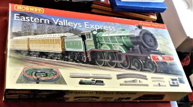 Hornby Eastern Valleys Express R1122, released 2009-2010. Mint in box.