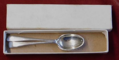 Cutlery - Teaspoons - Silver (2) in box, very good condition