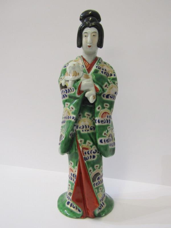 ORIENTAL CERAMICS, famille verte porcellanous figure of Geisha with green kimono and dog, 30cm