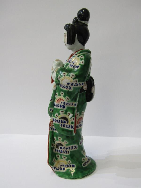 ORIENTAL CERAMICS, famille verte porcellanous figure of Geisha with green kimono and dog, 30cm - Image 3 of 4