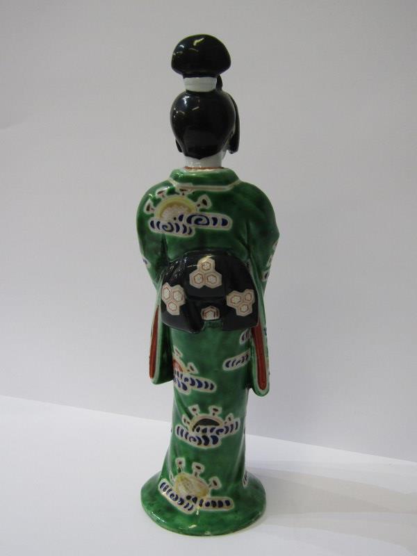 ORIENTAL CERAMICS, famille verte porcellanous figure of Geisha with green kimono and dog, 30cm - Image 2 of 4