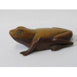 TREEN, carved wooden snuff box in the form of a frog, 10cm length