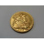 GOLD SOVEREIGN, George V 1915 gold sovereign, high grade