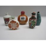 ORIENTAL SNUFF BOTTLES, collection of 5 porcelain oriental snuff bottles, 1 decorated hunting