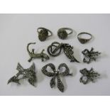 SILVER FILIGREE JEWELLERY, 3 assorted rings, 4 bar brooches including 1 in the form of a flying fish